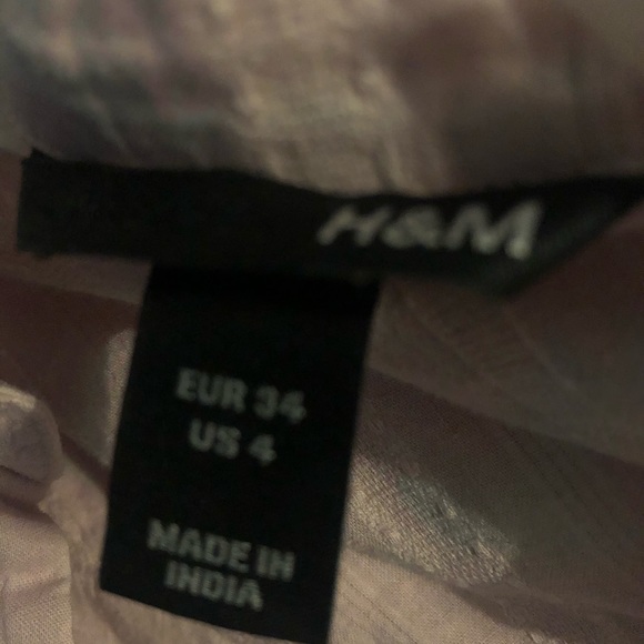 Light pink v neck fitted blouse - Picture 2 of 2